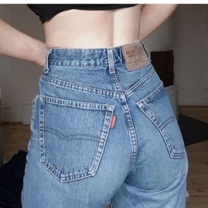 Vintage Crocker jeans - Lägger upp igen pga oseriös köpare, äkta Crocker jeans köpta här på Plick, så fina och i jättefint skick. Tyvärr va de  för små för mig därför säljer jag vidare. Skulle säga att de passar w24-w26💖💖