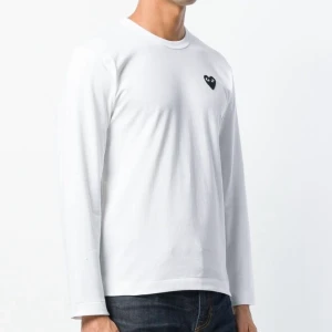 Cdg långärmad tröja - Comme des garcons långärmad tröja, storlek M. Cond: 8,5/10. Nypris: 1100kr. 