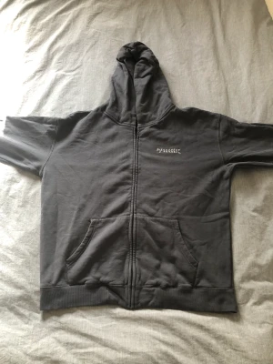 Full zip hoodie - 10/10 skick Aldrig använd Nypris 699