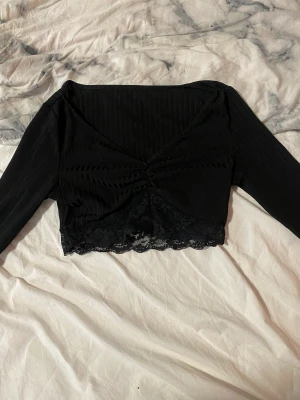 Tröja - Magtröja från SHEIN storlek S Kan hämtas i Västerås eller skickas mot spårbar frakt 🌸