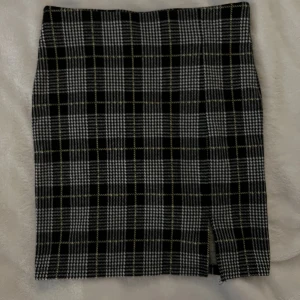 Kjol - 🔥Rutig kjol från ginatricot strl xs men passar även S i fint skick