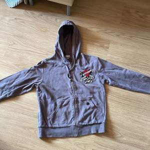 Ed Hardy herr zip hoodie i storlek small 