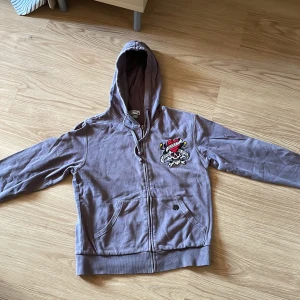 Ed Hardy zip hoodie  - Ed Hardy herr zip hoodie i storlek small 