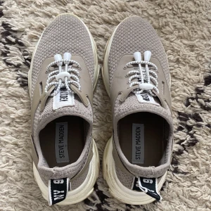 Steve Madden MATCH sneakers  - Sneakers i färg Taupe från Steve Madden, modell MATCH. Storlek 36. Köpta hos Zalando. Fint skick. 