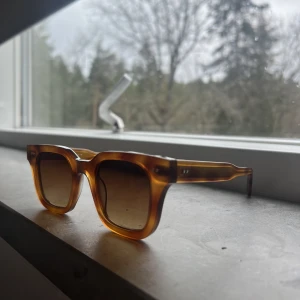 Chimi 04 - Säljer dessa helt nya chimi glasögonen i modellen 04. Dom är helt nya (endast testade). Dom är i superfint skick. Havana 04 heter modellen