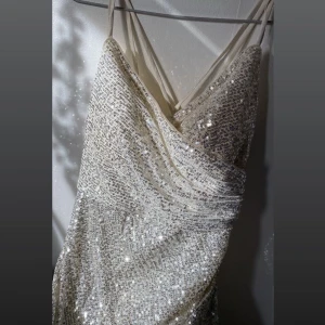 Peek&cloppenburg Jak’s cocktail - Storlek är 36 Klänning för bal/ prom Vit klänning  Har använt bara en gång 