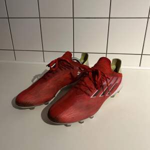 Adidas X speedflow röda! Storlek 42.5 Riktigt sköna fotbollsskor.