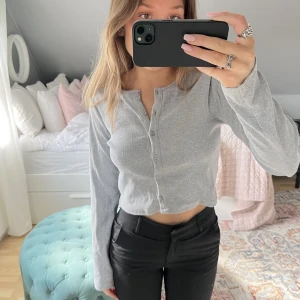 Kofta - Söt grå kofta💓 storlek L men mer som s/m❤️