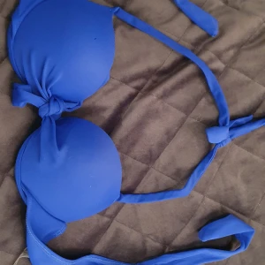 Bikini överdel - Ny bikini top stl s, typ 70B 60 plus frakt 