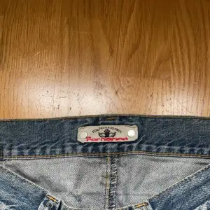 Ett far vintage jeans som jag säljer då de är lite för stora. Dom är jätte lågmidjade och har lite tecken på användning. Pris kan diskuteras 🩷💕