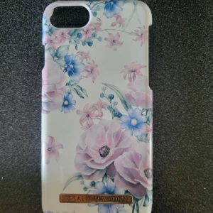 Blommigt mobilskal - Passar iphone 7. Magnetisk. Blommigt. Passa på. Billigt.