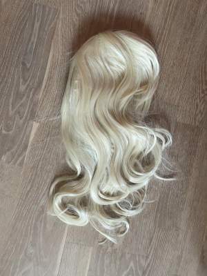 Selling this blond wig!! I used it for Eleven from stranger things but works for a lot more! Was originally longe but i cut it and styled the bangs, can be re styled ofc :D Dm for more pictures or information!! 💫💕