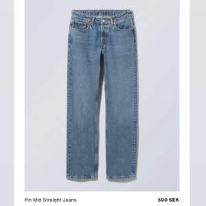 nypris: 600 kr, populära pin mid jeans från weekday i färgen harper, har annat par säljer därför, nyskick, storlek 27 längd 32💕