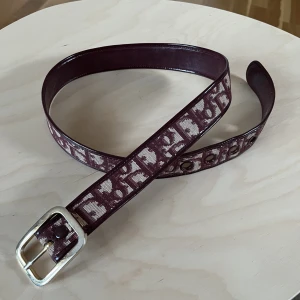 Dior skärp  - Intressekoll på detta fina dior vintage skärpet! 
