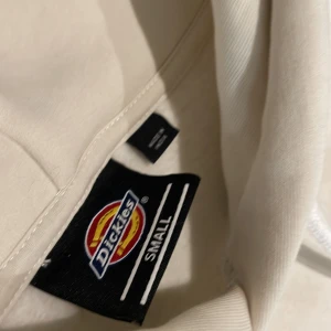 Jättefin Dickies hoodie - Helt ny Dickies hoodie croppad, nypris 700kr