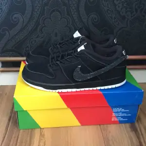 Hej säljer nu mina nike sb dunk gnarhunter storlek 41 helt nya  kvitto finns skriv dm om ni har frågor eller vill ha mer bilder pris kan gå ner vi snabb affär  👍