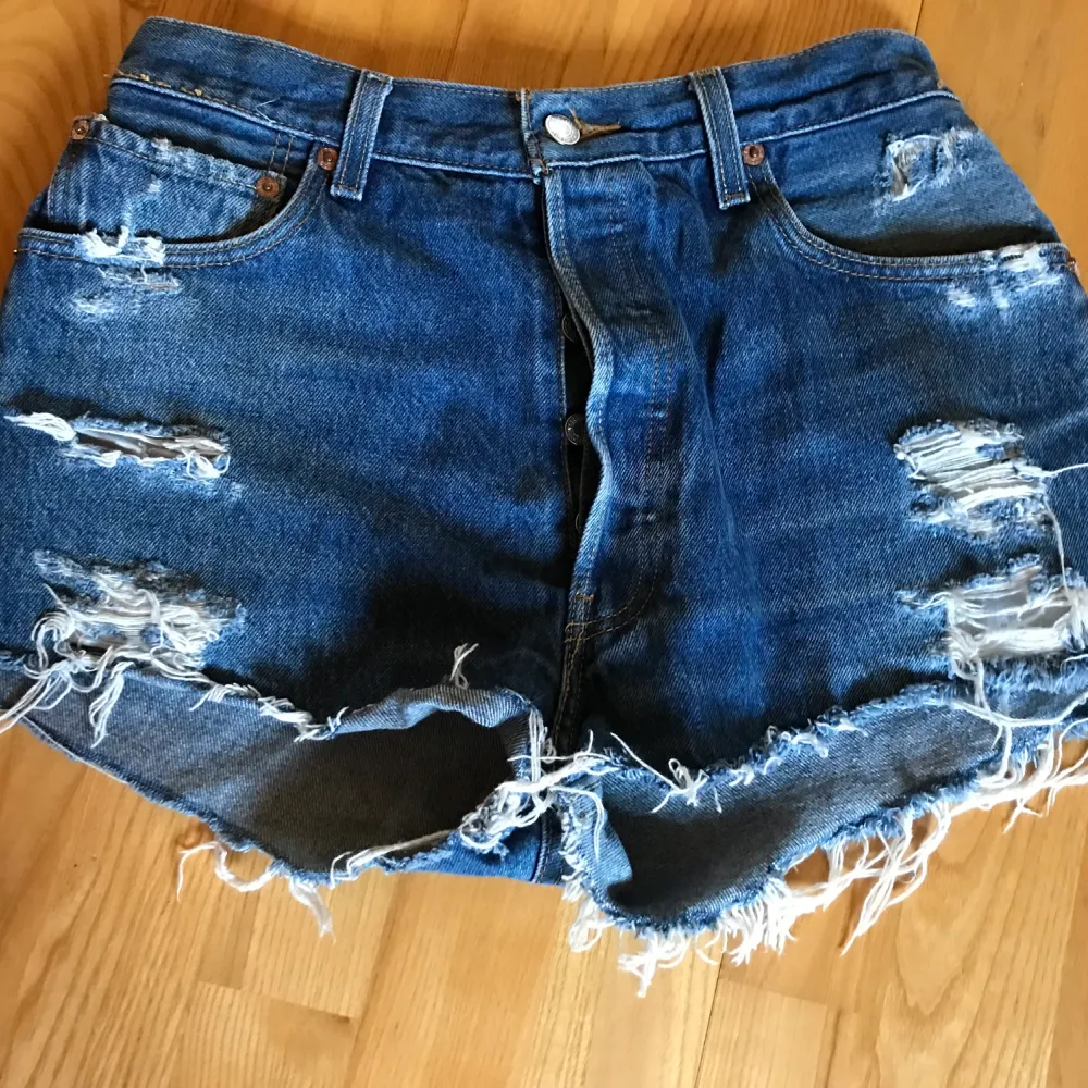 Snygga jeans shorts med w: 32. Shorts.