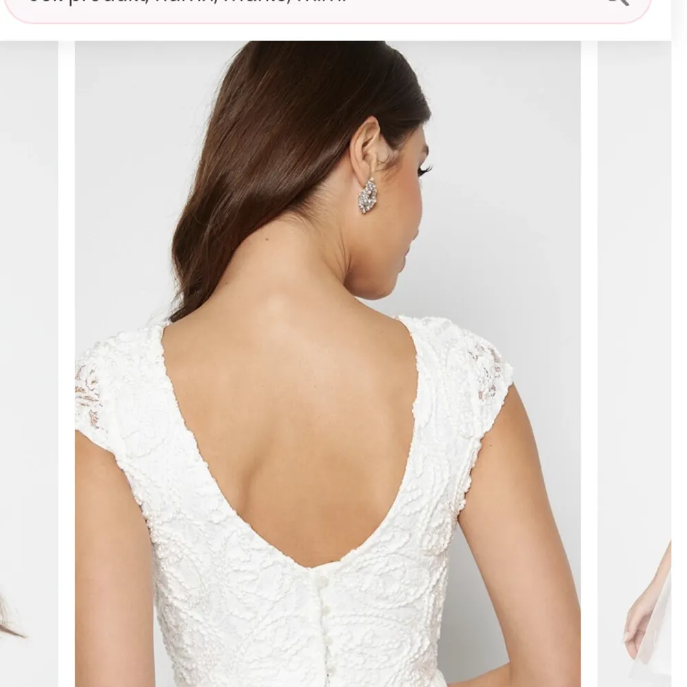 Använd en gång storlek 42. Köpt för 800 kr men jag säljer för 500 kr ink frakt. Ayla dress white är namnet på klänningen.. Klänningar.