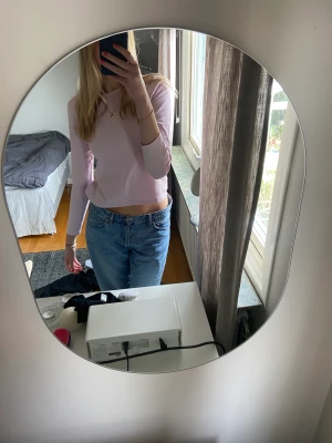 Rosa topp - Supersöt långärmad topp!  Står Stl 42/44 men väldigt liten storlek, skulle mer säga S💕 från Lindex 