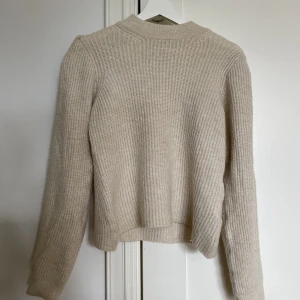 Stickadtröja - Stickadtröja från Nelly i storlek S, aldrig använd.