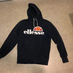 Fin hoodie från Ellesse