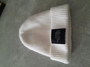 The North Face mössa - North Face mössa i fint skick. 99 kr st eller 2 st (se min andra annons) för 169 kr.