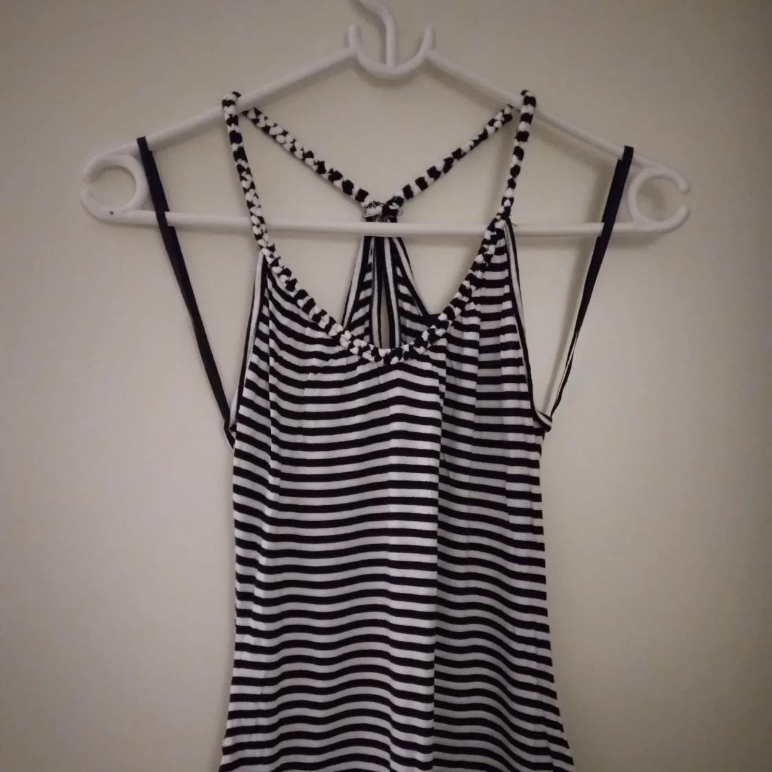 Randigt svart / vit linne / topp. Strlk: XS. Viskos. Helt NY & OANVÄND.