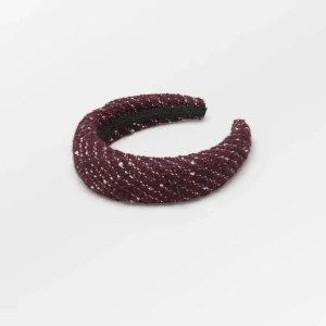 Diadem - Säljer ett helt nytt diadem från becksöndergaard, sååå fint men passar inte på mig:(