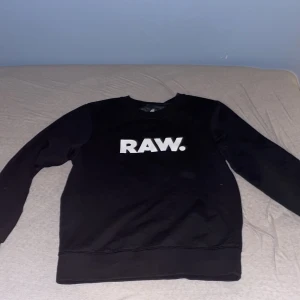 G star hoodie - Säljer min g star hoodie i storlek M knappt använd tar även emot byten skriv för fler fråger.