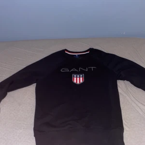 Gant  - Säljer min gant tröja då den var för liten för mig i storlek S tar även emot byten skriv för fler fråger.