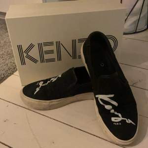 Kenzo skor i storlek 37 som är välanvända men har mer att ge, inte sönder eller något utan behöver mer en uppfräschning, nypris är över 3000kr 💗😽
