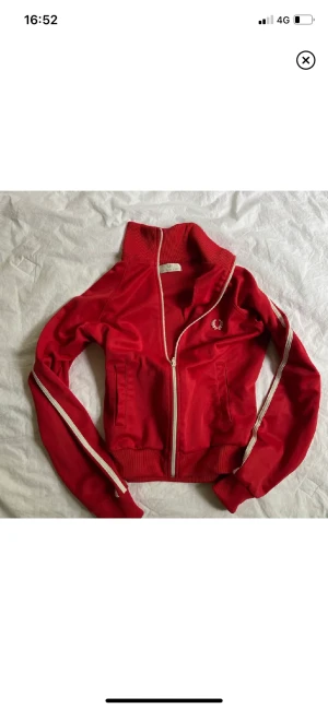 Fred Perry - Ascool Fred Perry zip up, men passar inte mig längre 😩