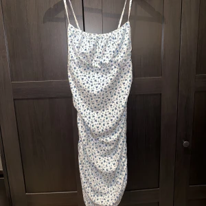 Klänning  - Oanvänd 