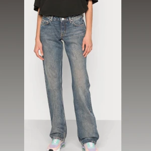 Weekday low arrow jeans  - Säljer tre olika färger på mina weekday jeans i str 26/32.💕💕
