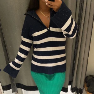 Randig tröja - Stickad tröja 