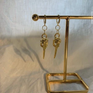 Sthlmstilsmycken  - Sjukt snygga örhängen finns även i silver Köp för 99kr/st Eller 179kr/par Modell 092