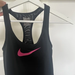 Träningstopp - Träningstopp/linne från Nike, mycket bra skick! 