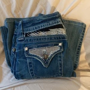Miss Me Jeans - Använda 2 gånger, sitter lite tight, innerbensmått 76cm, midjemått 80cm