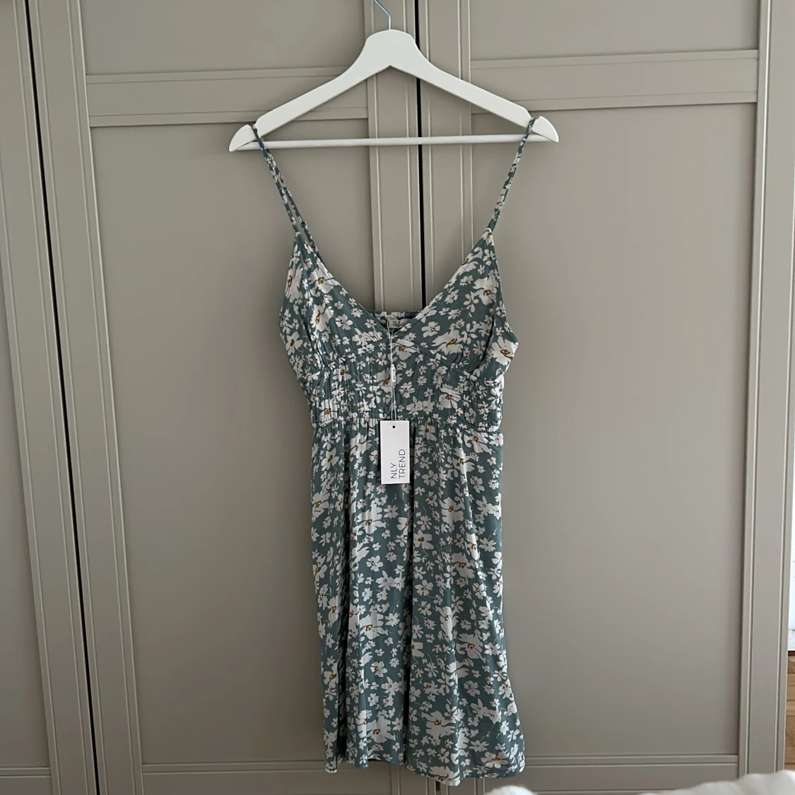 Blommig klänning   - 90