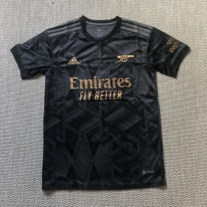 Arsenal Borta Tröja 2022-2023 - Säljer denna Arsenl tröjan då den inte kommer till användning längre. Skick 10/10. Skriv för mer info/bilder😃