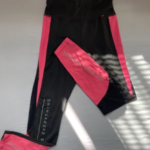Soc leggings  - Soc tights i storlek 38 super bekväma och snygga att använda till gymmet eventuellt löpning 