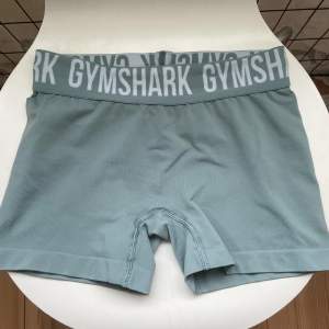 Snygga shorts ifrån Gymshark. I använt skick, skicket syns på bilderna. Storlek Xs. Går bra för att använda ”köp nu” annars skriv ett meddelande!☺️