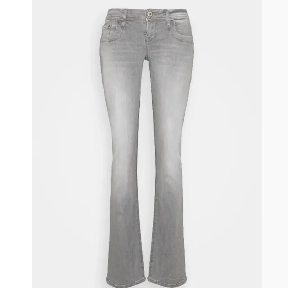 Säljer mina gråa ltb jeans i jättebra skick! Skriv för egna bilder. Jeans & Byxor.