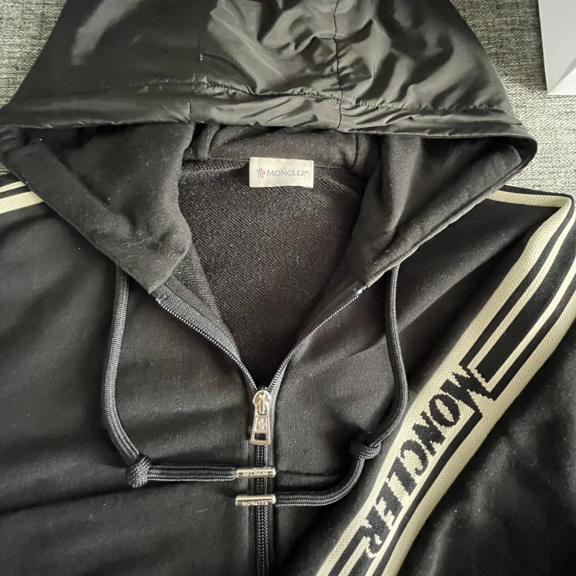 Moncler ziptröja  - 90