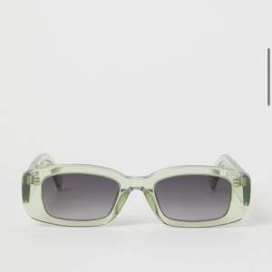 Solglasögon från H&M x Chimi, i nyskick! Frågor? Hör gärna av dig :)