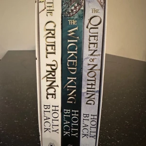 Cruel prince serie, The Folk of air series. - Populär Booktok seriebok