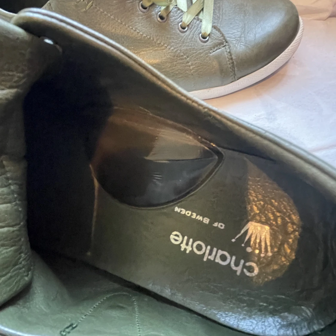 Olivgröna sneakers  - 91