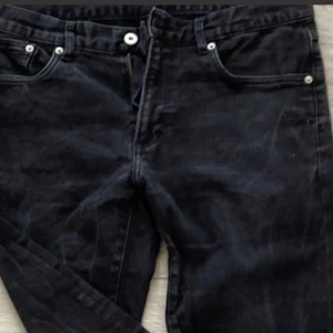 Herr svart jeans - Bowery slim fit i väldigt bra skick , i strl 32/32 som ny