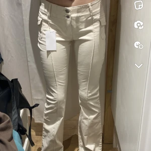 Cargo byxor  - Super coola byxor köpta på brandy melvine,slutsålda nu dock