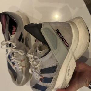 ADIZERO - Adidas adizero adios pro 3. Bra skick och kan tvättas innan försäljning. Små i storleken. 